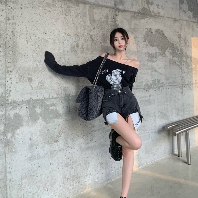 IELGYÁo Thun Nữ Dài Tay Lệch Vai In Họa Tiết Màu Đen Thời Trang