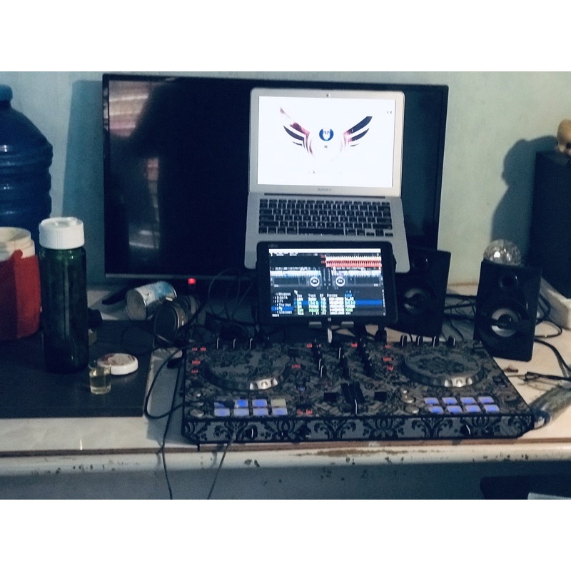 Pioneer DDJ SR- Bàn DJ Pioneer bán chuyên dành cho người mới bắt đầu