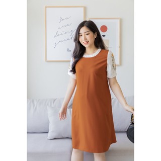 EVERMOM | Đầm bầu nâu bò cổ bèo tay thêu