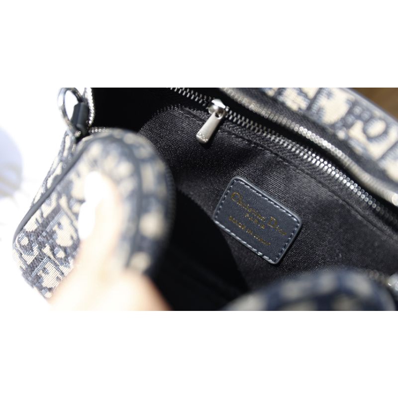 Túi đeo chéo D.I kèm ví(nam&amp;nữ) sz20x13cm phụ kiện tag bạc vải họa tiết thêu nổi fullbox