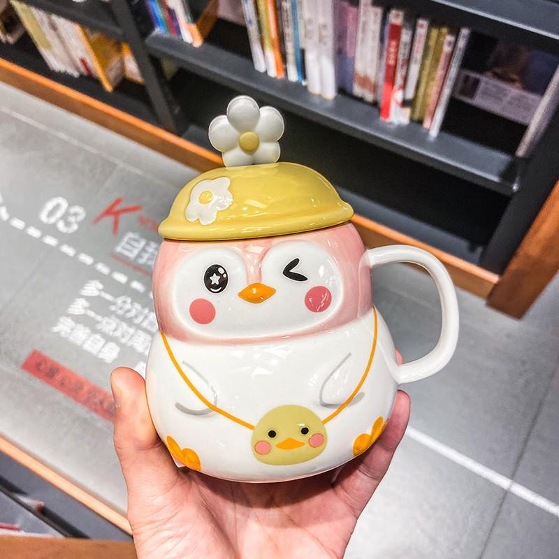 Cốc Sứ Hình Chim Cánh Cụt Có Nắp Và Thìa Hoa Cúc - Tặng Bạn Giái - Cốc Cặp Đôi Dễ Thương