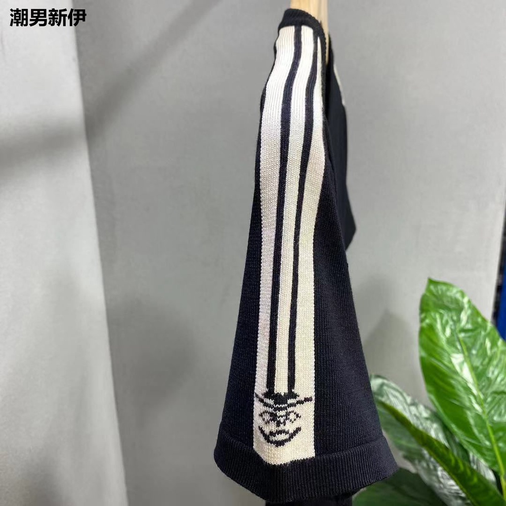 Áo Thun Tay Ngắn Dáng Ôm Thêu Họa Tiết Màu Sắc Tương Phản Phong Cách Hồng Kông Thời Trang Cho Nam