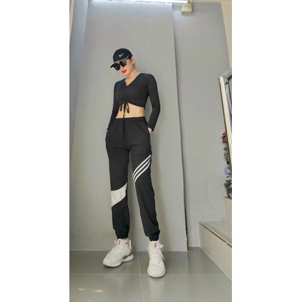 Áo dài tay dáng croptop chất thun lạnh tập thể thao.