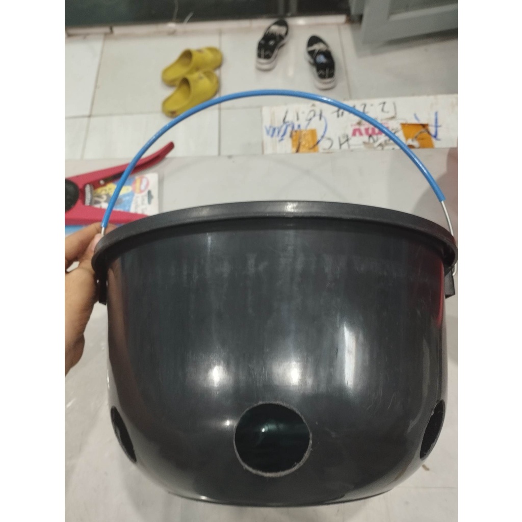 Xô nhựa đựng sữa cho bê con 8 lít đập không vỡ