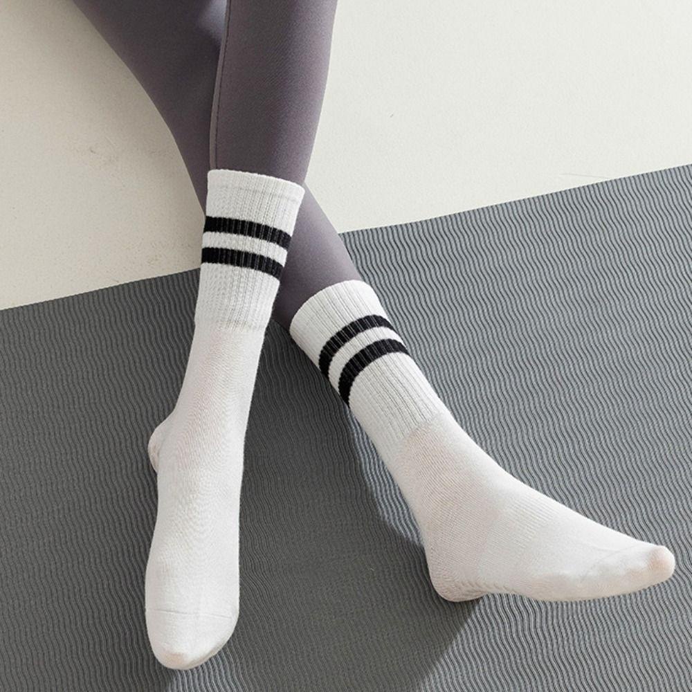 FALLFORBEAUTY Đôi Vớ Thể Thao Họa Tiết Kẻ Sọc Đơn Giản Thoải Mái Cho Nữ