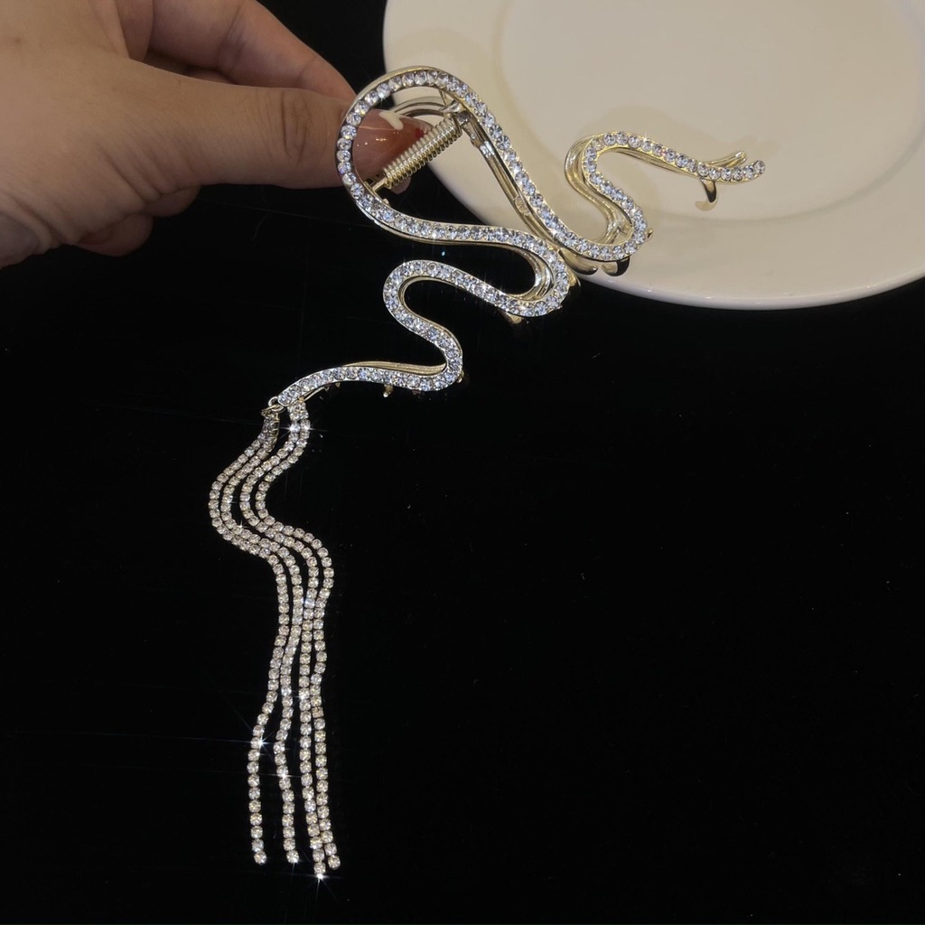 Kẹp Tóc Hình Cá Mập Phối Dây Xích Kim Loại Cỡ Lớn Sang Trọng Thời Trang Thu Đông