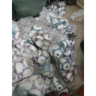 Bóng Đá prostar số 4  - bóng da dán ( Màu Ngẫu Nhiên )
