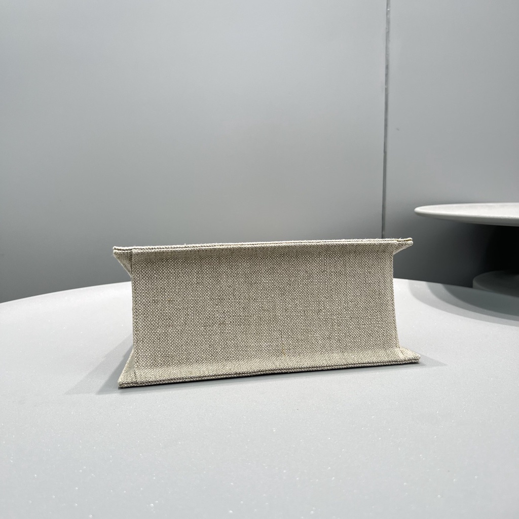 Túi xách Jacquemus li chiquito tag vàng cực kì xinh đẹp