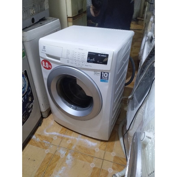 máy giặt Electrolux 8kg inverter đời mới ,màn hình cảm ứng, mới 95%