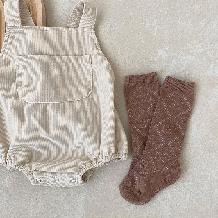 Quần yếm cho bé trai và bé gái màu kem và caro