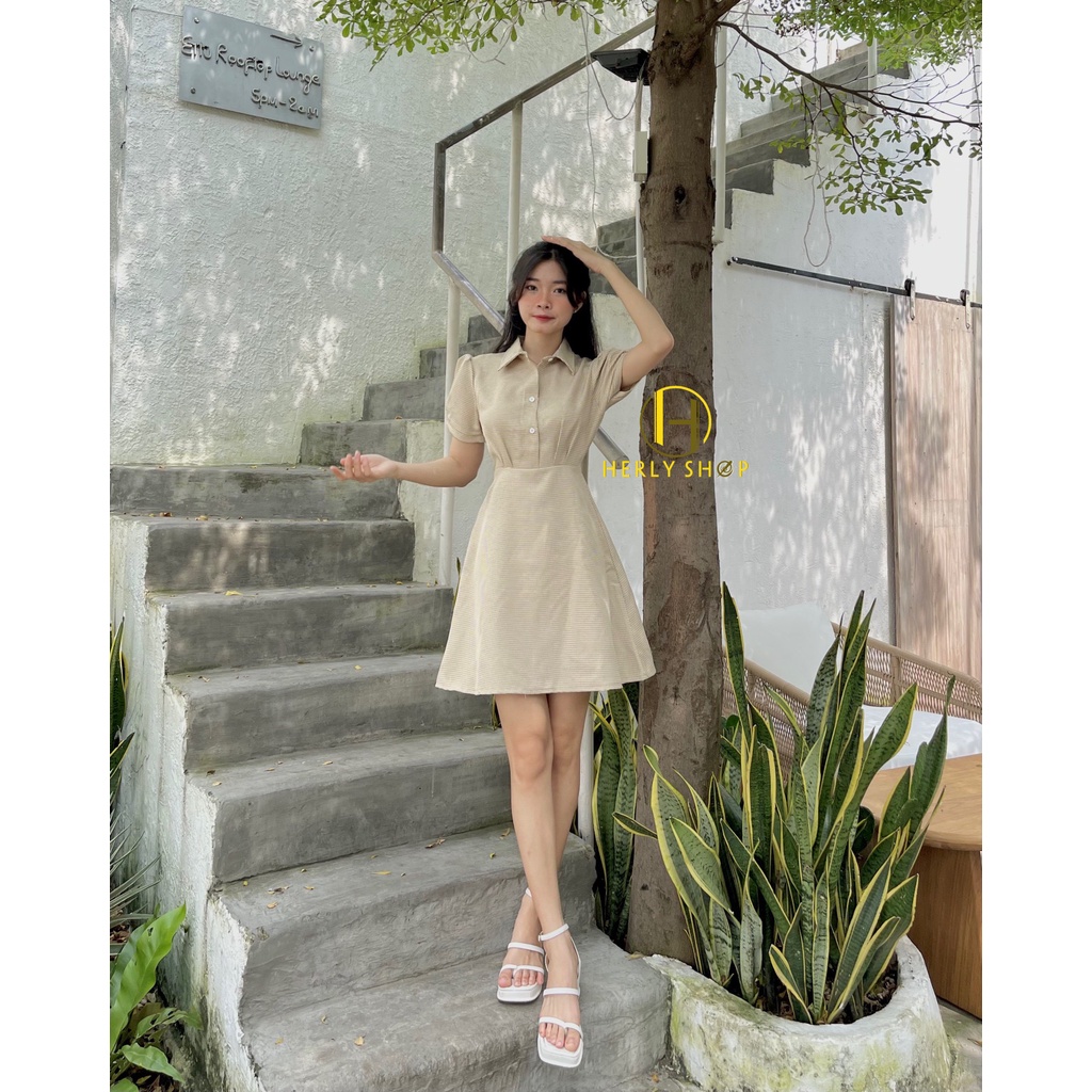 ĐẦM CỔ SƠ MI ĐÍNH NÚT XOÈ CARO