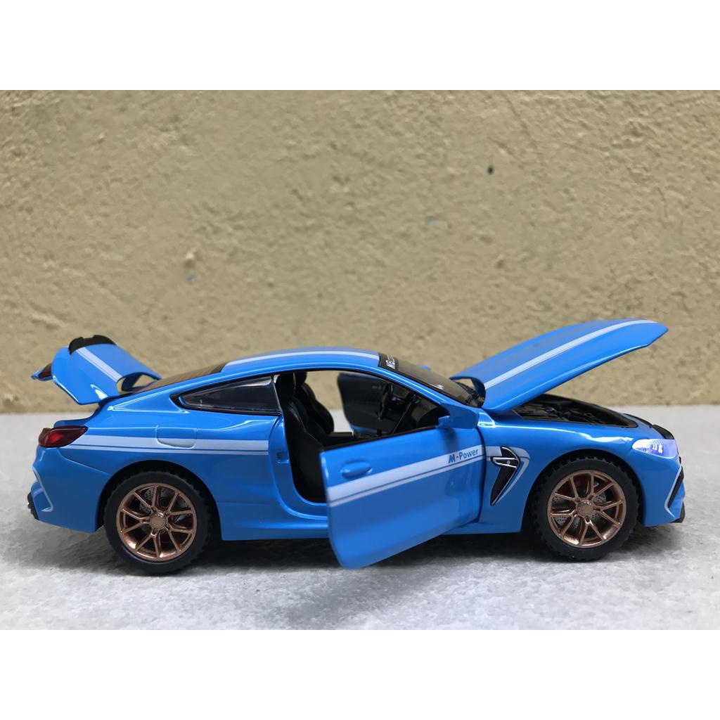 Mô hình xe ô tô BMW M8 2022 - 1:32