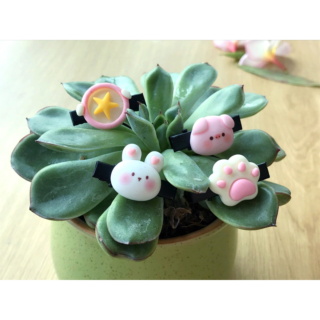 Ghim cài áo hình thỏ phi hành gia hồng