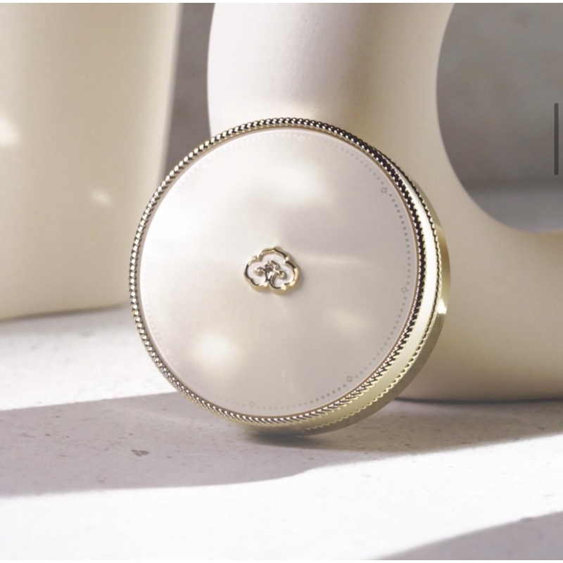 Hộp phấn nước Whoo vàng Luxury Golden