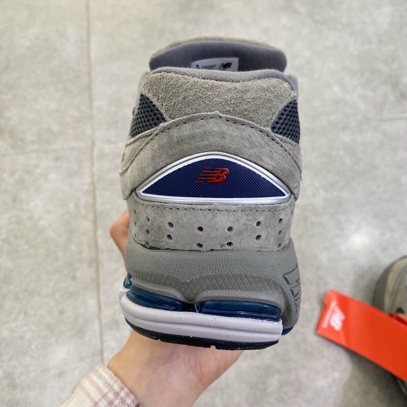 GIÀY NEW.BALANCE2002R LIGHT GREY XÁM ĐEN LAI AU SC