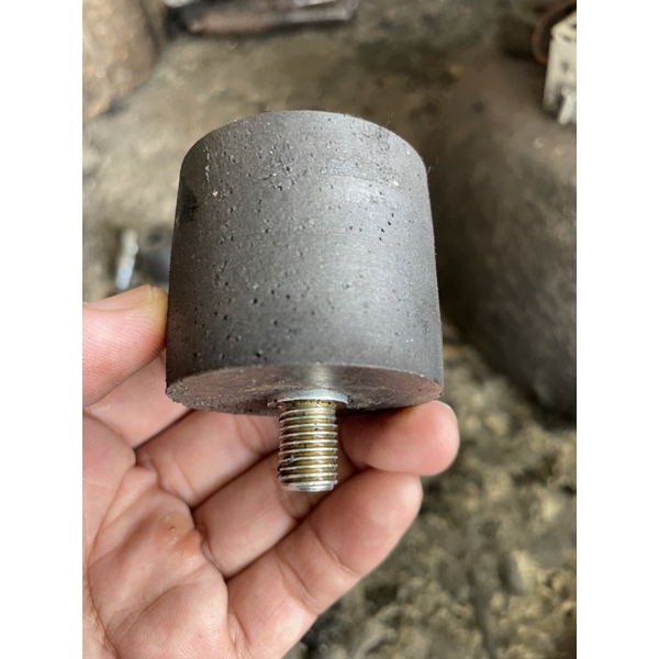 4 cục cao su nâng ghế lái cho xe ô tô.