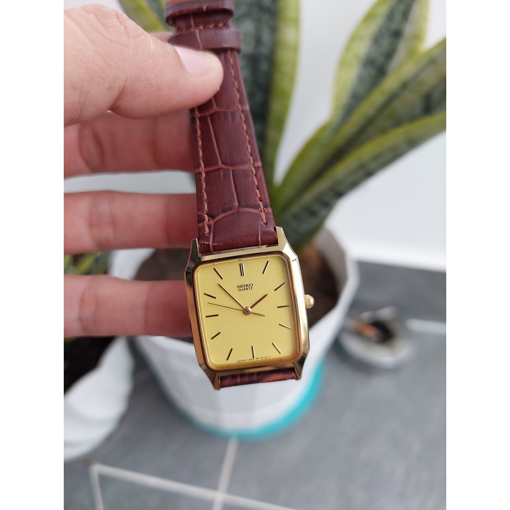 Đồng hồ nam Seiko mặt tank vàng chạy pin hàng Si