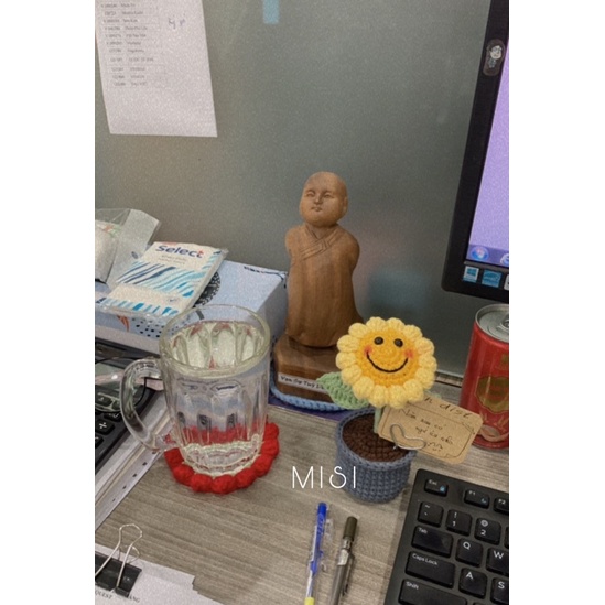 Chậu hoa mặt cười bằng len