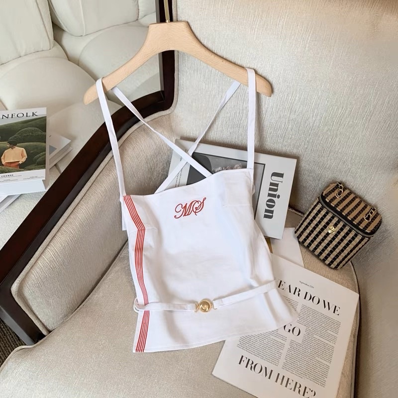 Áo yếm trắng hở lưng Jennie Blackpink