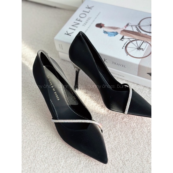 Giày cao gót quai đá chéo - Bunny Shoes