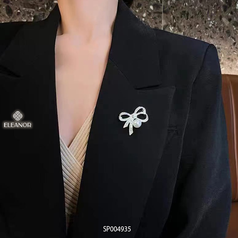 Ghim cài áo nữ Eleanor Accessories hình nơ đính đá ngọc trai nhân tạo phụ kiện thời trang 4935