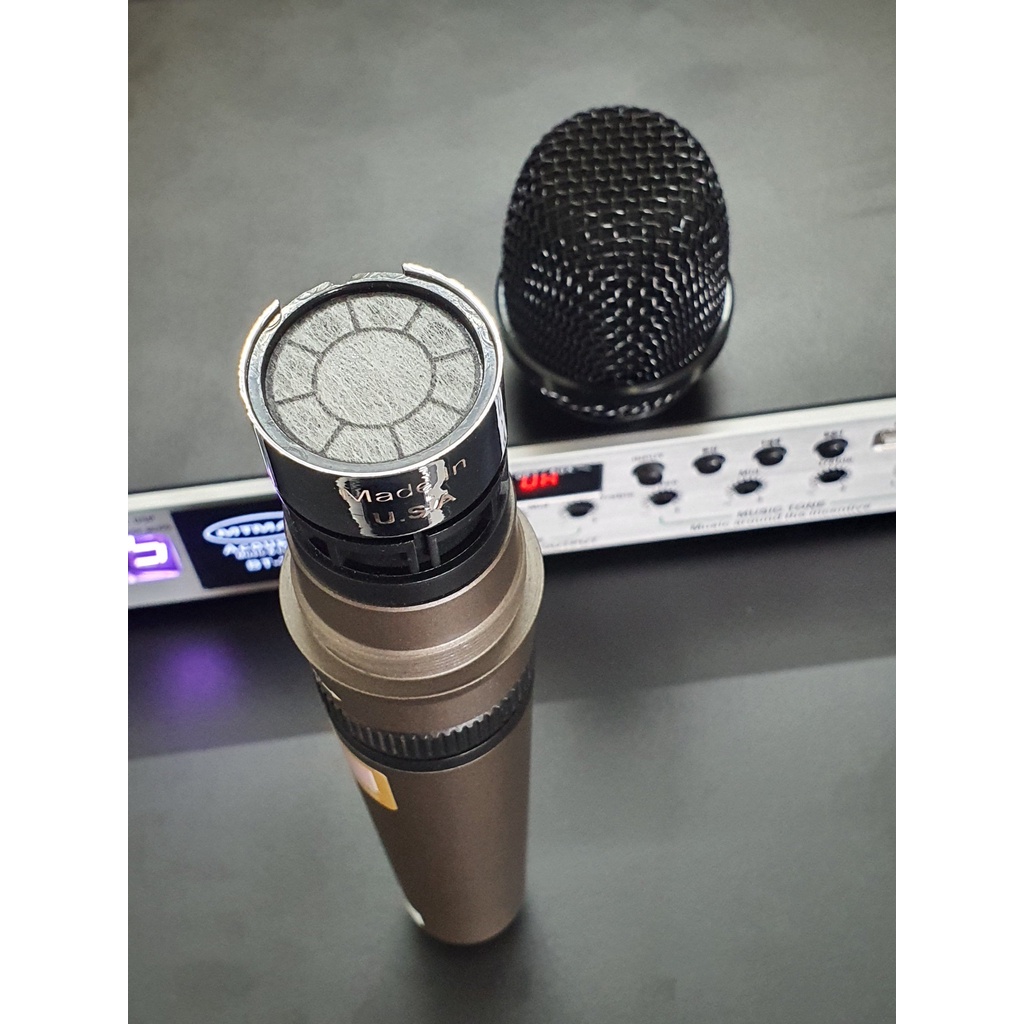 Micro Hát Karaoke Có Dây Shure Ta200 Hàng USA Xịn Nhạy, Chống Hú, Chống Nhiễu Tốt Dây Dài 5M