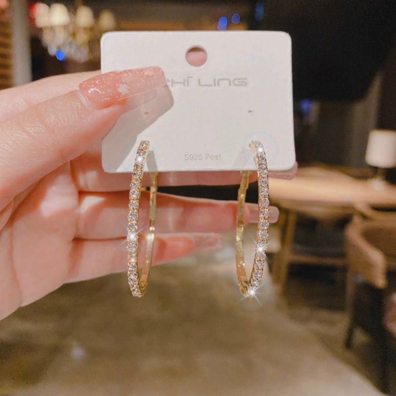 Khuyên tai nữ, Bông tai tròn to đính đá phong cách Âu Mỹ