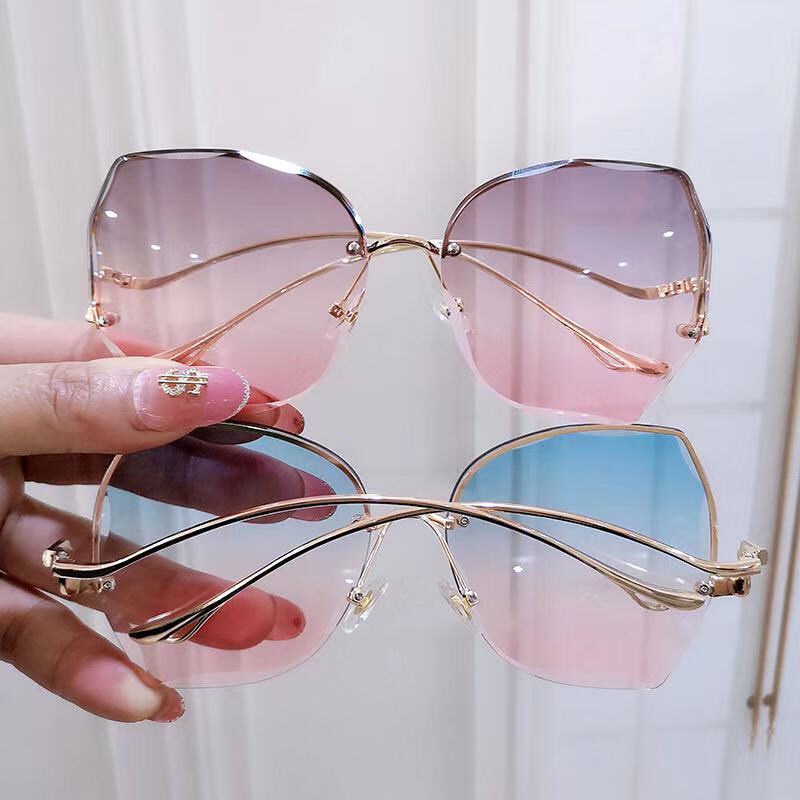 Kính Chống Nắng Không Vành Họa Tiết Hoa Bướm Màu Gradient Phong Cách Âu Mỹ Thời Trang Cho Nữ