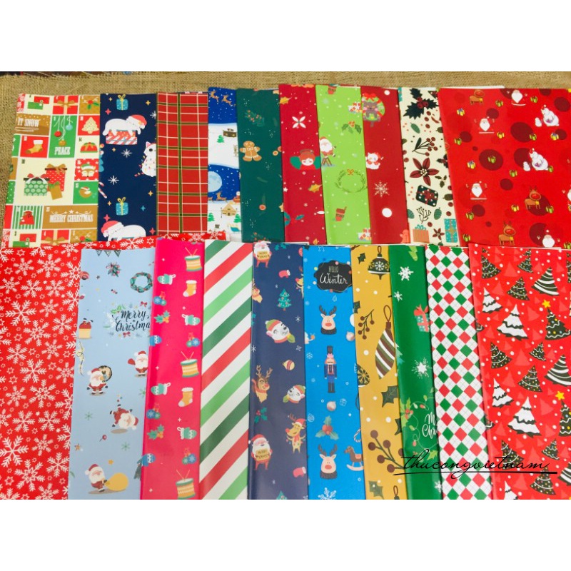 Set 2 giấy gói quà Giáng Sinh