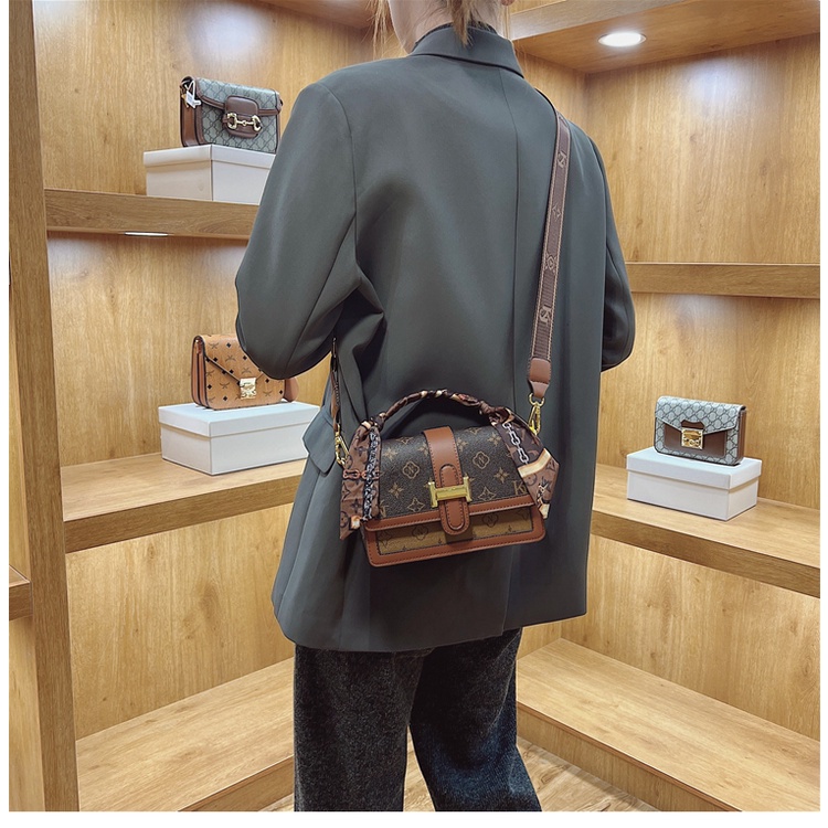 Túi xách Louis Vuitton Dauphine classic LV đeo chéo, bản thịnh hành 2023 kèm dây lụa, khóa chữ nhật size 21cm