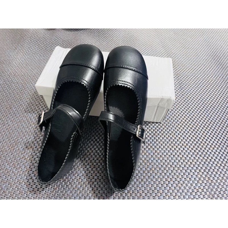 Giày thời trang nữ tính