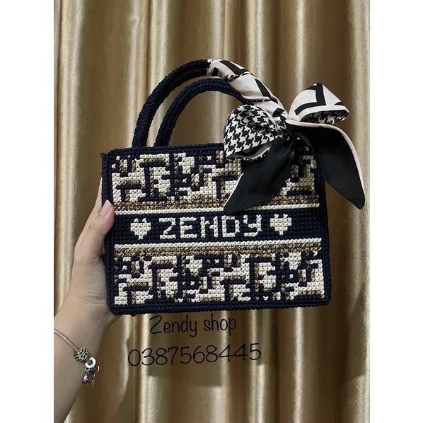 Túi thêu tay hoạ tiết dior