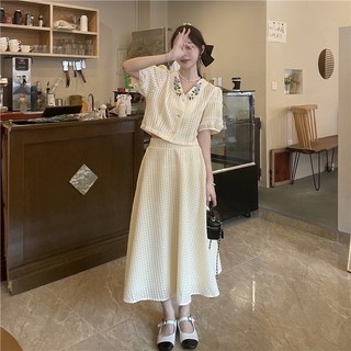 SET ÁO CỔ THÊU HOA KÈM CV MIDI