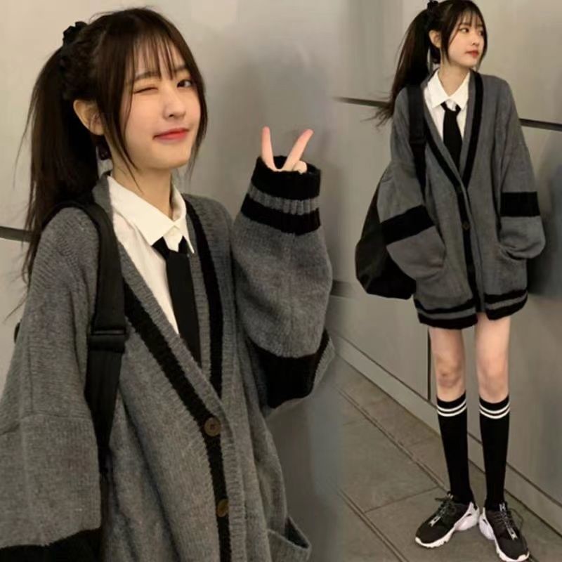 Bộ Áo sweater + Chân Váy Xinh Xắn Dành Cho Nữ