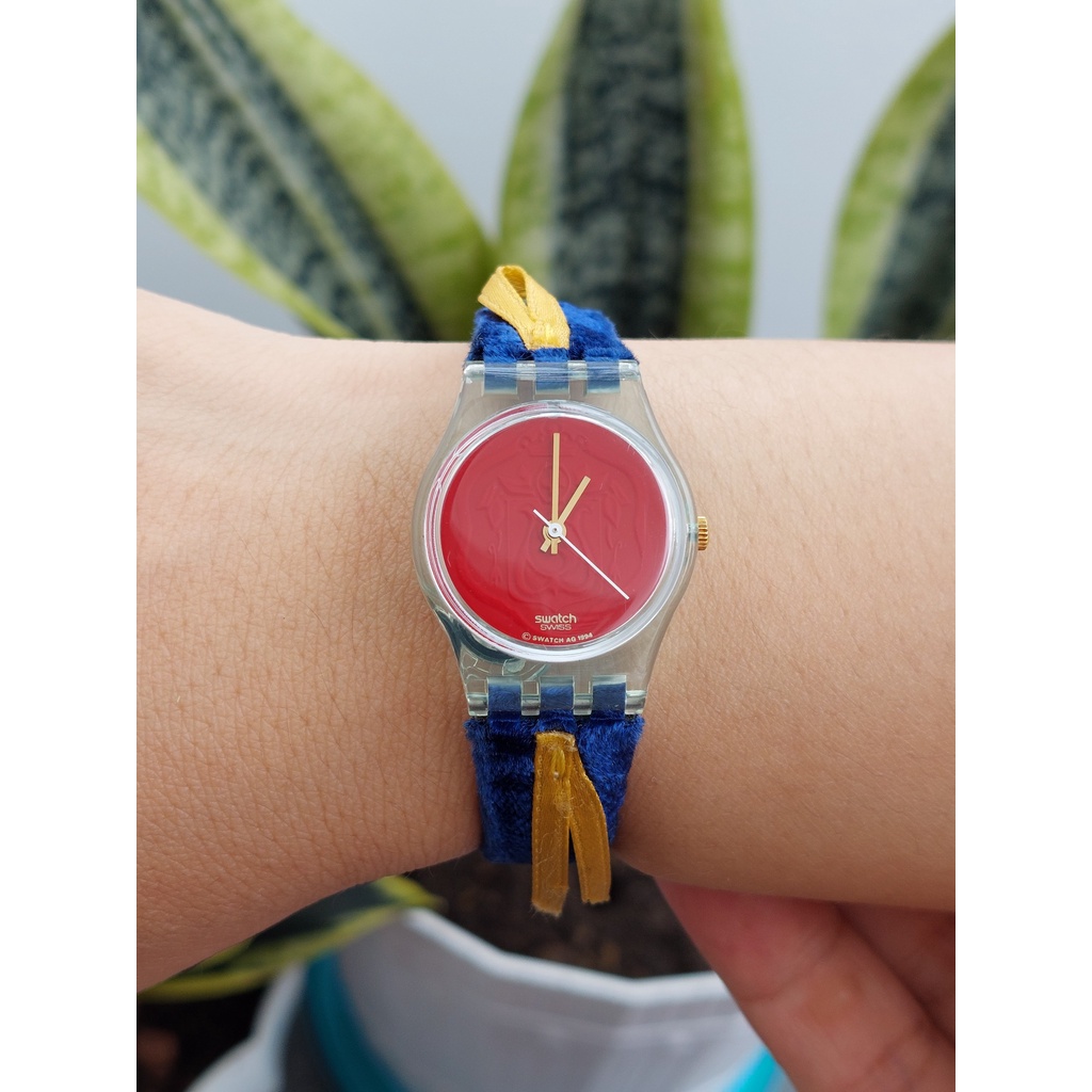 Đồng hồ Thuỵ Sĩ nữ Swatch mặt đỏ chạy pin hàng Si