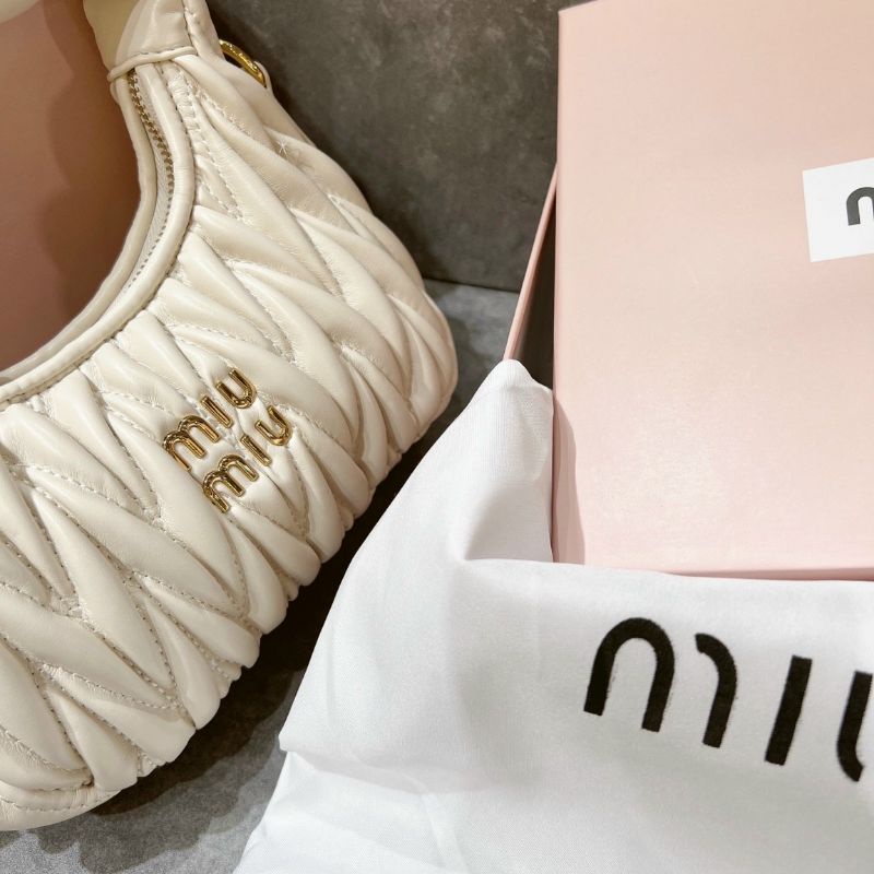 Túi kẹp nách miumiu nhúm da mềm fullbox