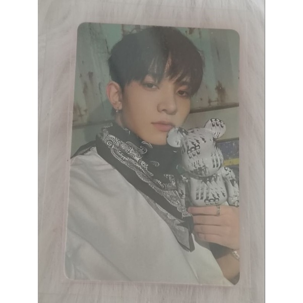thẻ ảnh photocard heeseung ôm gấu bearbrick official manifesto enhypen chính hãng