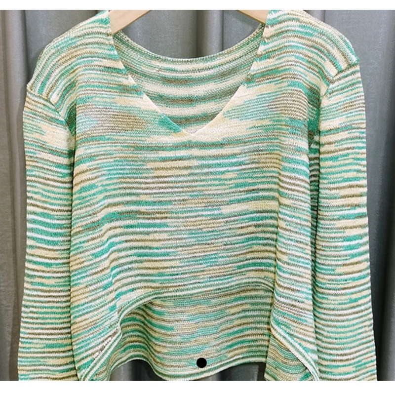 Áo Croptop Dệt Kim Tay Dài Cổ Chữ V Hoạ Tiết Kẻ Sọc Cầu Vồng