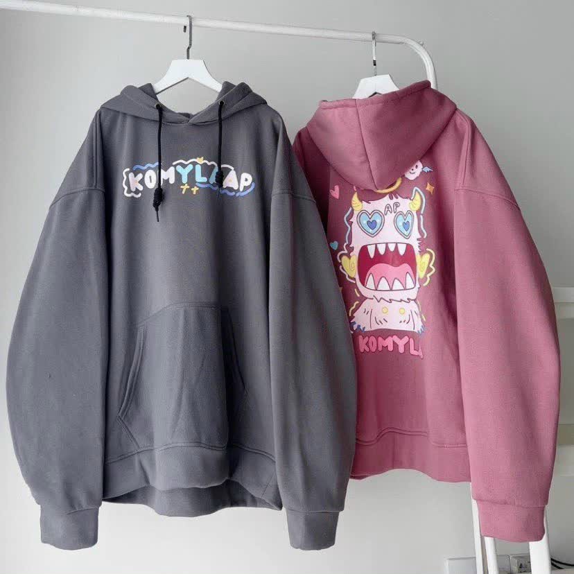 Áo Khoác Hoodie & Sweater Nam Nữ Họa Tiết Hoạt Hình Phối Chữ kOMYLA Chất Thun Nỉ Mềm Mịn Có Nón 2 Lớp Che Nắng Cực Thích