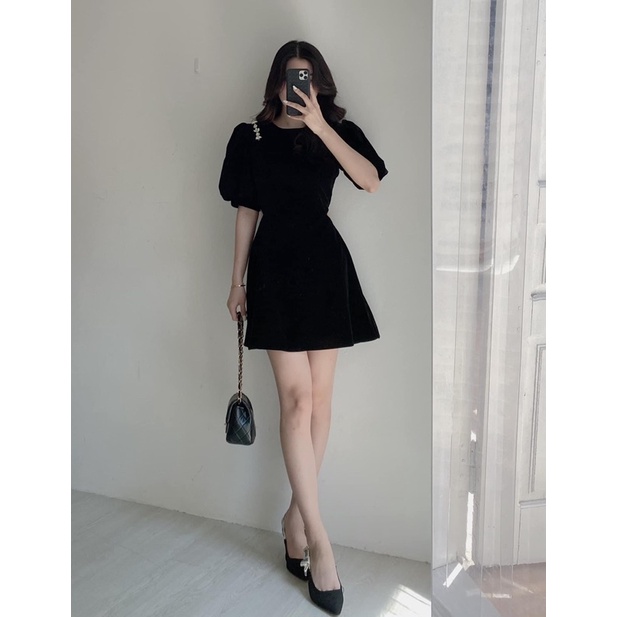 Váy nhung khoét eo đính đá