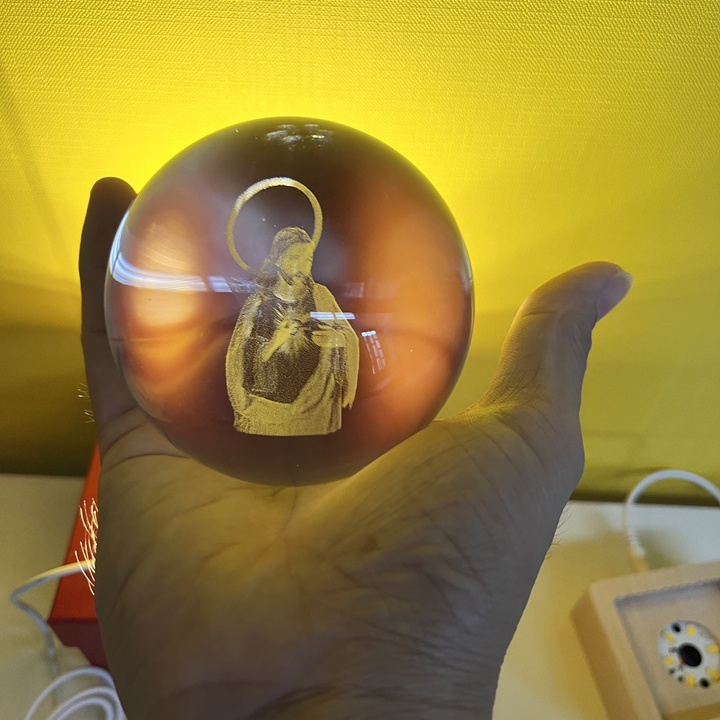 Tượng Chúa Giêsu phale đế có led trang trí xe ô tô bàn làm việc - T0344