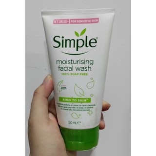 Sữa rửa mặt simple cho da nhạy cảm