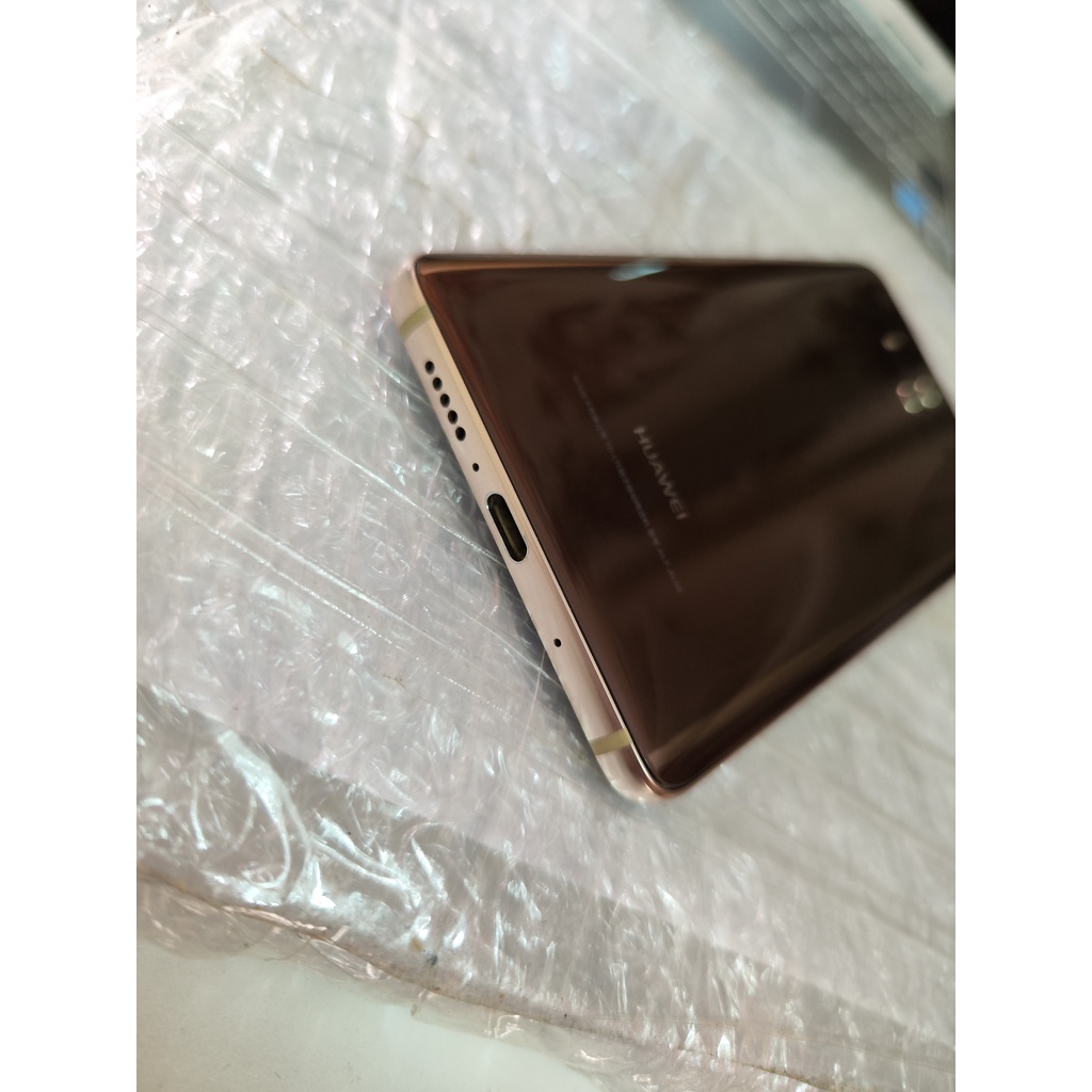 Điện thoại Huawei Mate 10 màu nâu cafe