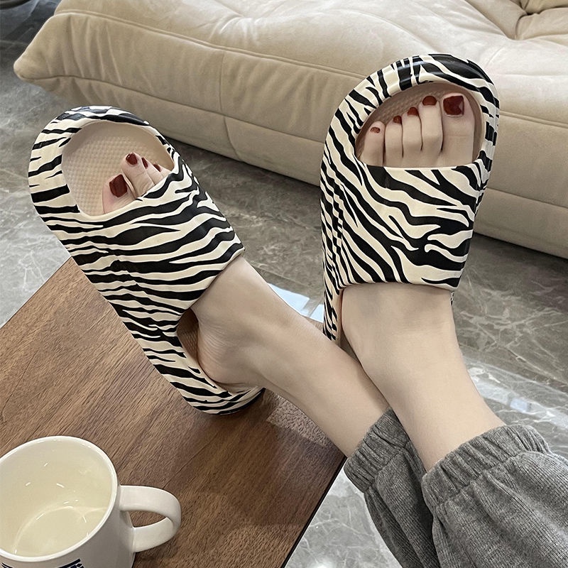 Dép Đi Trong Nhà Đế Dày Chống Trượt Họa Tiết Hoạt Hình Thời Trang Mùa Hè Cho Cặp Đôi