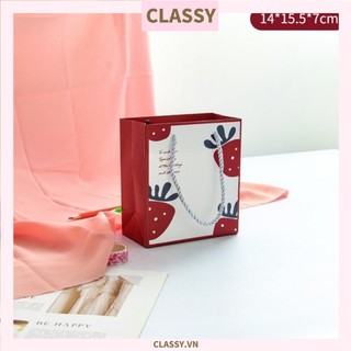 Túi giấy Classy đựng quà dây quai dù họa tiết  trái dâu cực xinh Q581