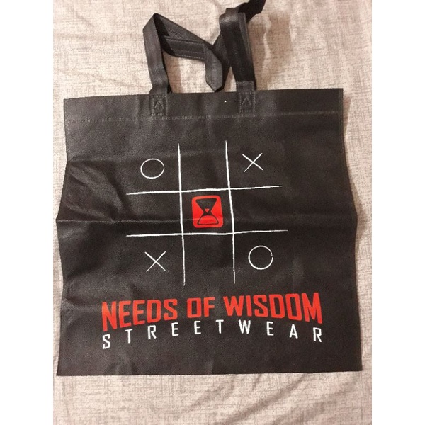 Pass tote local brand