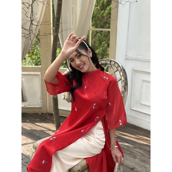 Áo dài tơ thêu hoa nhiều màu