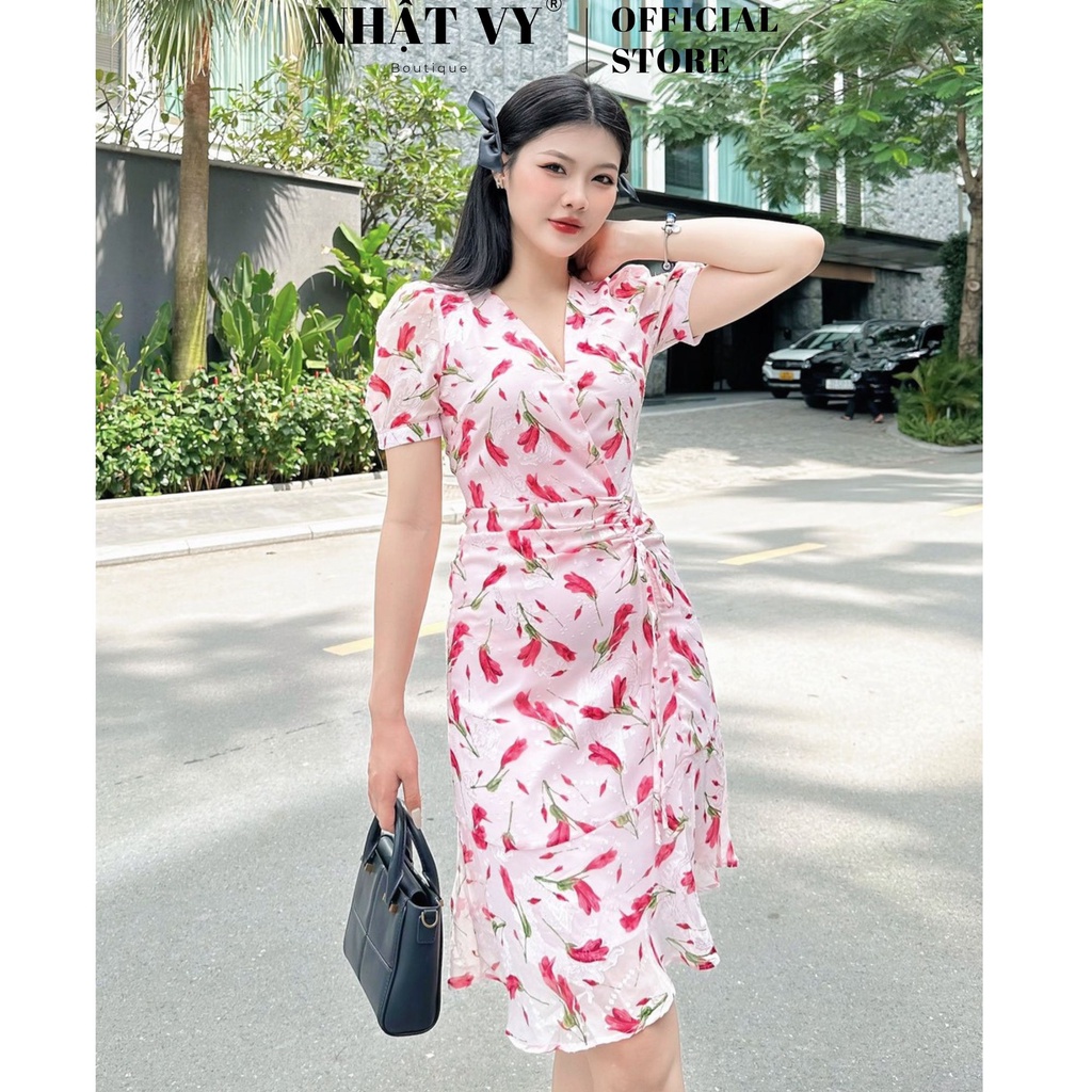 Váy Hoa Đi Chơi NHẬT VY Cổ V Tay Ngắn Dáng Ôm Phối Dây Rút Đuôi Cá Chất Tơ Thêu Màu Cam, Hồng - D2476