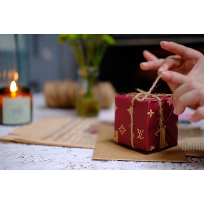 Dịch vụ trang trí hộp quà xinh xắn dành cho khách hàng mua nến tại JAROS Candle