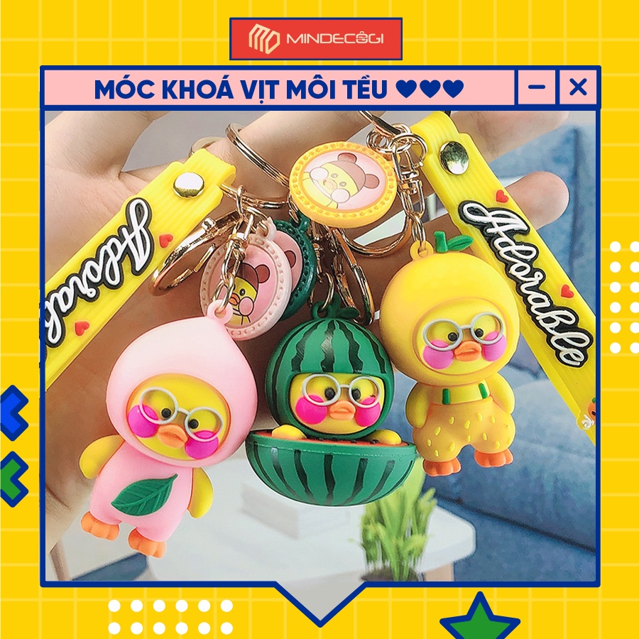 Móc khoá vịt môi tều đội mũ bảo hiểm hình máy bay đáng yêu